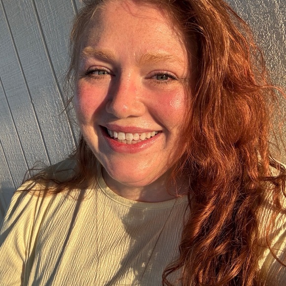 Meet your Posher, Kelly - Picture 3 of 5